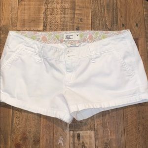 American Eagle white shorts